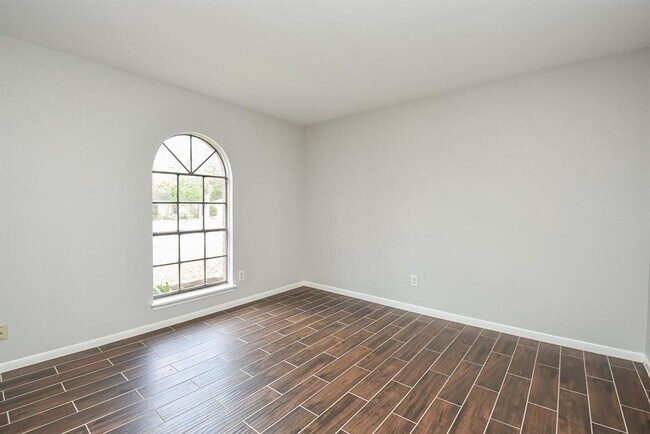 Building Photo - 2706 Foliage Green Dr