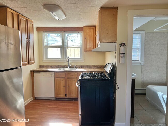 Building Photo - 246 7th Ave