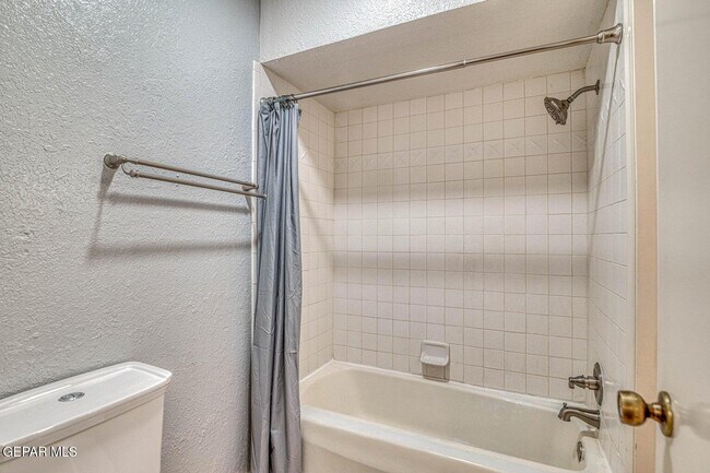 Building Photo - 6201 Escondido Dr