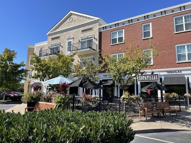Building Photo - Welcome to this charming end unit townhome