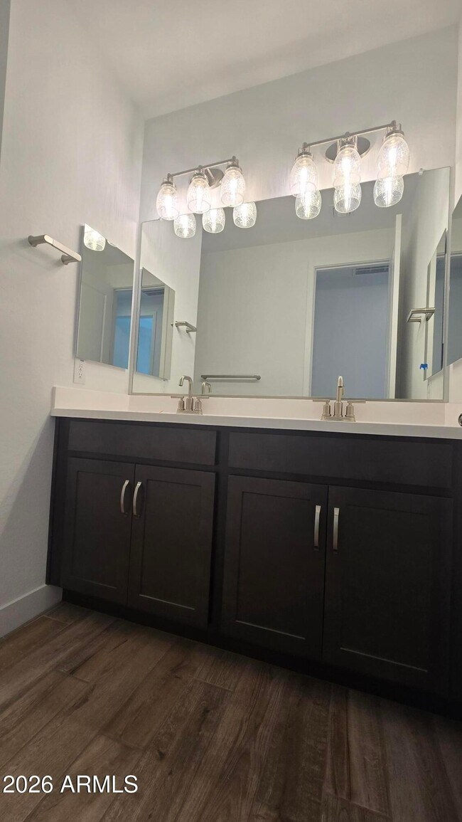 Building Photo - 8823 W Pasadena Ave