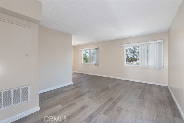 Building Photo - 912 S Ash Ave