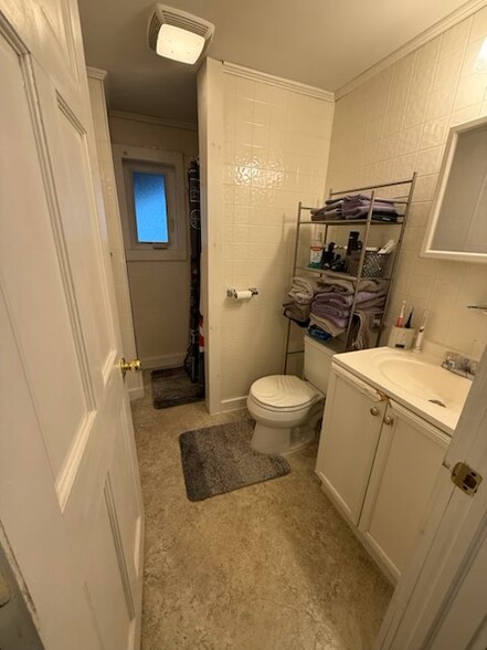 Shower only - 336B - 338 E 8th St