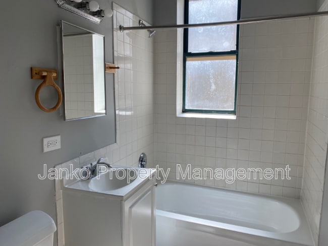 Building Photo - 5647 W Washington Blvd