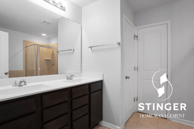 Building Photo - 108 Saluda Way