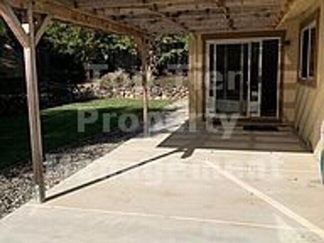Building Photo - Very nice 4 Bed /2 Bath/1,948 Sqft house in desirable Campolindo neighborhood in Moraga available...