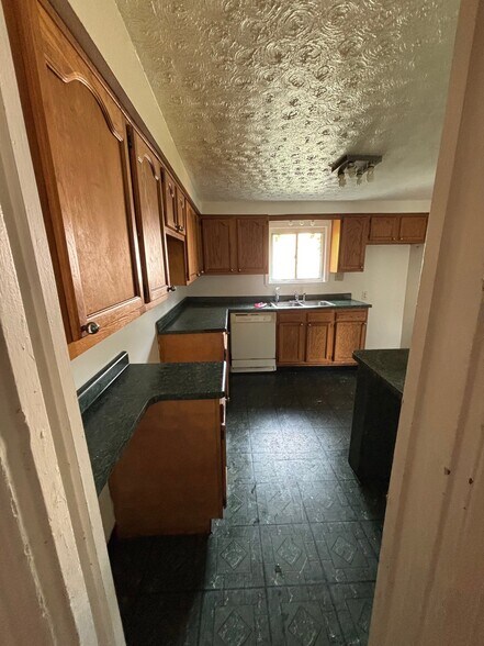 Building Photo - 404 Curtin Ave