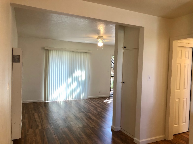 Building Photo - 4735 W Broadway