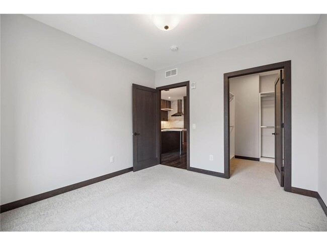 Building Photo - 253 Lake St E