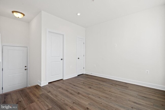 Building Photo - 596 Watermans Dr