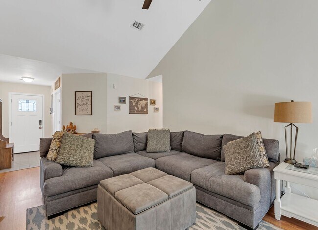 Building Photo - 4501 Parkwood Square