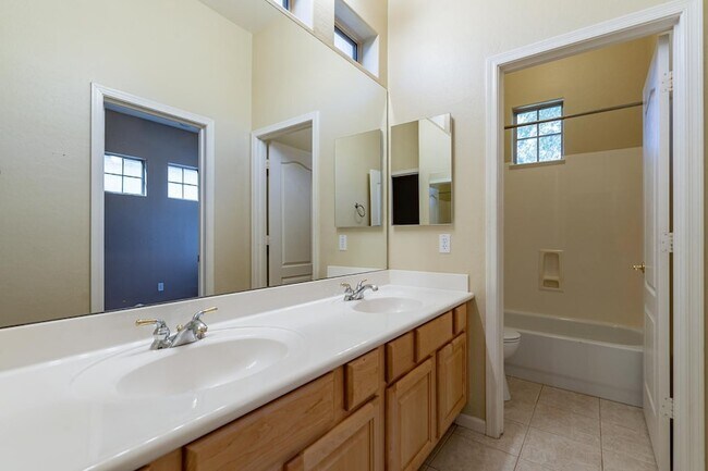 Building Photo - 3423 E Page Ave