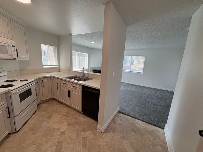 Building Photo - 7405 Charmant Dr
