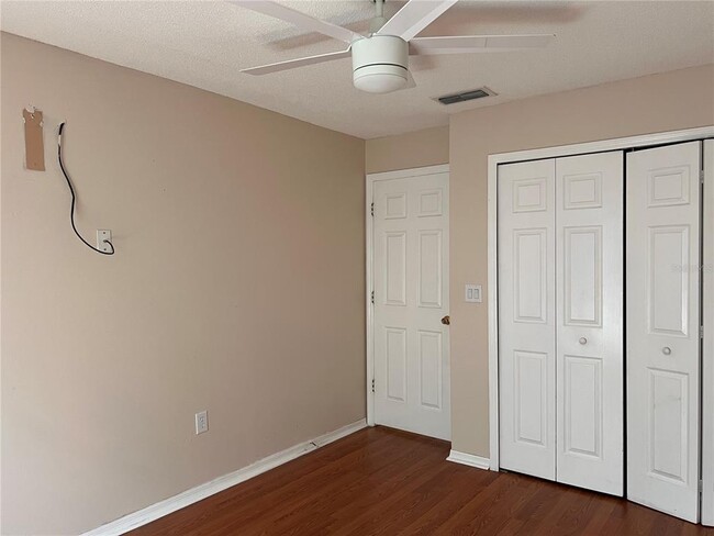 Building Photo - 3900 Oak Pointe Blvd