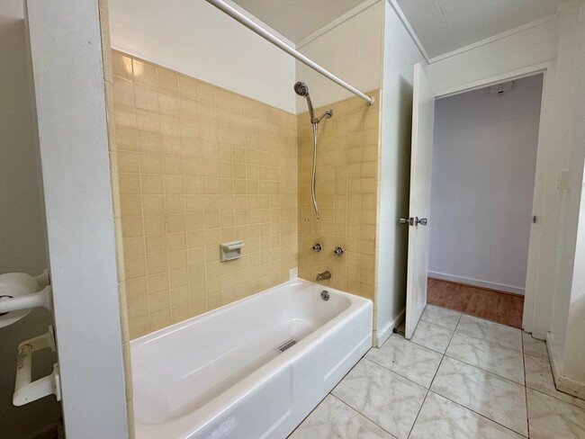 Building Photo - Single Family home in the the Olomana neig...