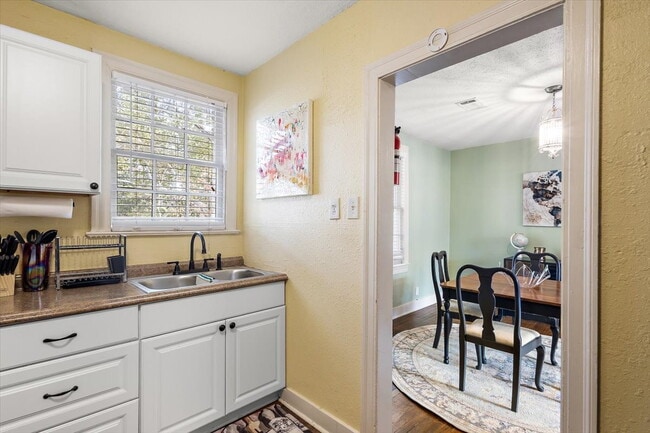 Building Photo - FULLY FURNISHED!! Belhaven Bombshell!