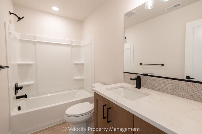 Building Photo - 3032 NE Terreo Pl