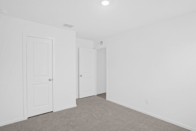 Building Photo - 730 Pawpaw Dr