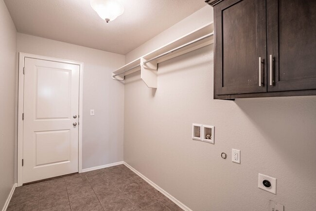 Building Photo - 3 Bed 2 Bath With Office in Tulsa