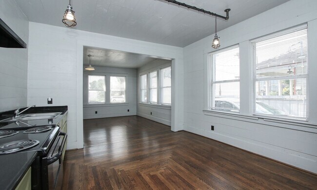 Building Photo - 316 Eastwood St