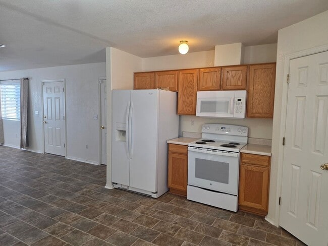 Building Photo - 3 Bed/2 bath home located in desirable Holiday Shores, Bullhead City AZ.