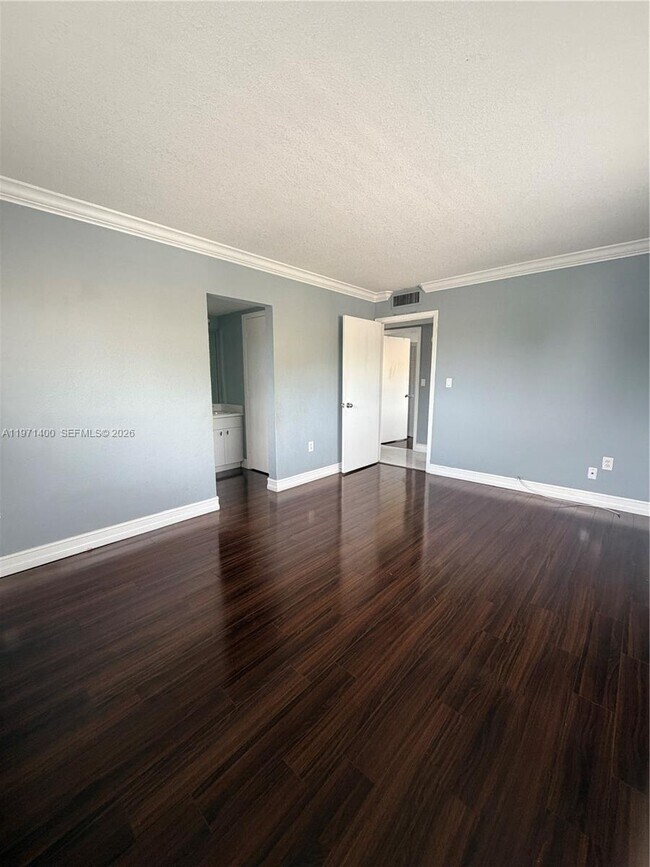 Building Photo - 7430 Miami Lakes Dr