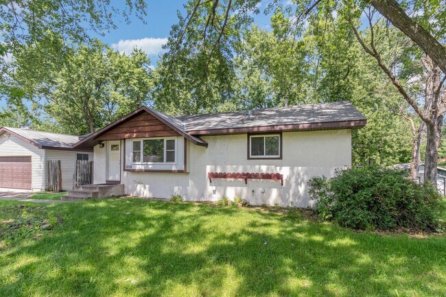 Building Photo - Spacious 5bed|2bath Home w/ Large Backyard & Garage