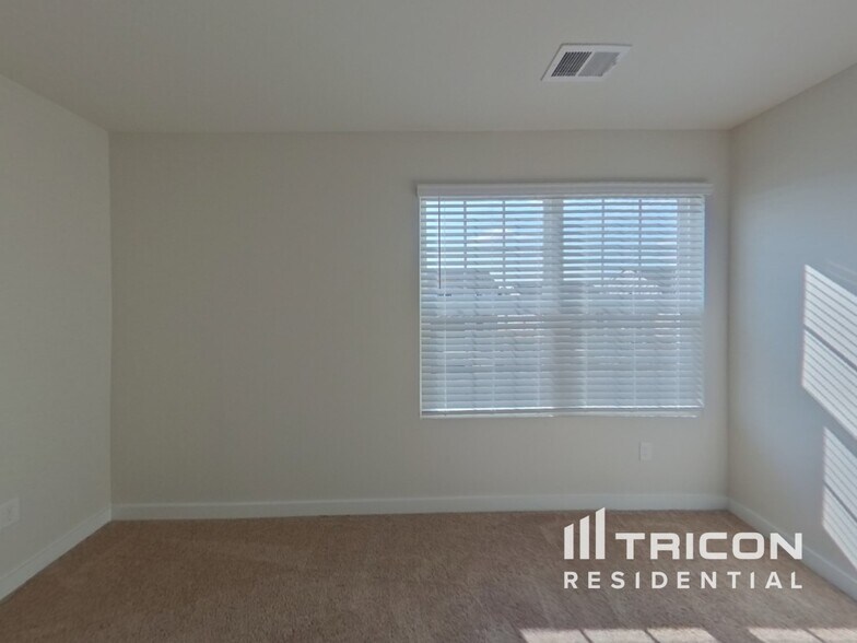Building Photo - 1228 Crested Iris St