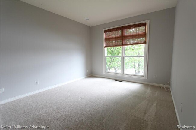 Building Photo - 18547 Clairmont Cir E