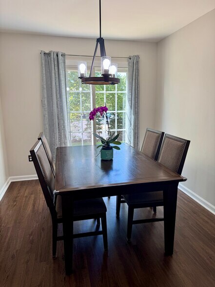 Building Photo - 5509 Rinker Cir