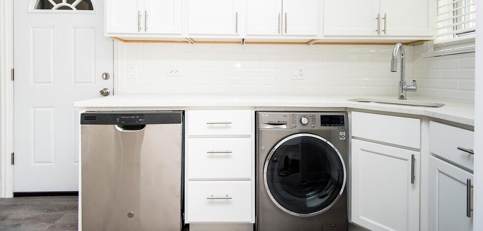 Building Photo - 329 Kedzie St