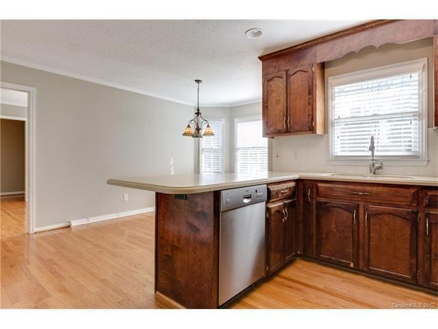 Building Photo - "Charming 4-Bedroom Retreat in Gastonia with Granite Touches & Gleaming Hardwoods!"