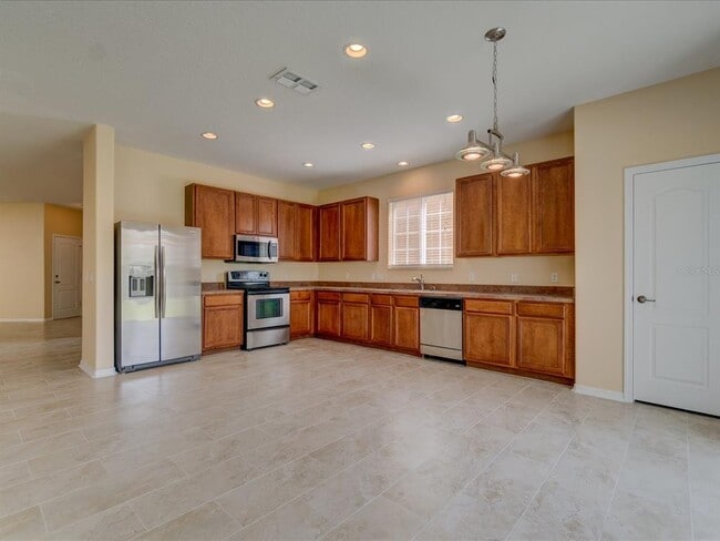 Building Photo - 17552 Queensland St