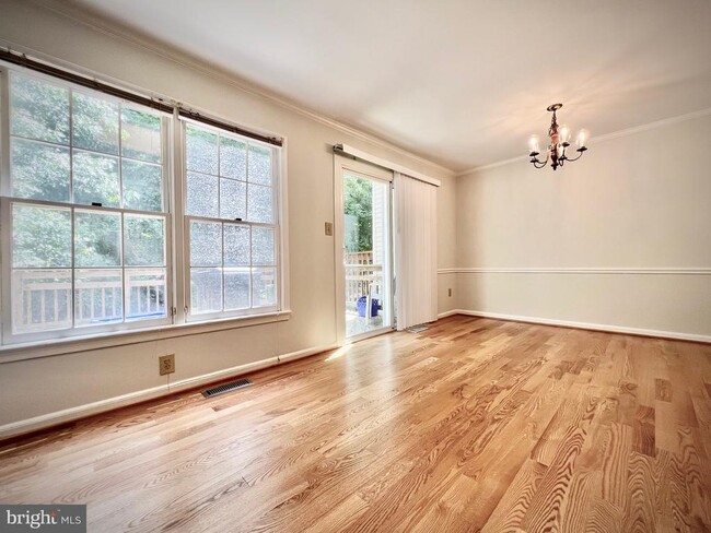 Building Photo - 10611 Pine Haven Terrace