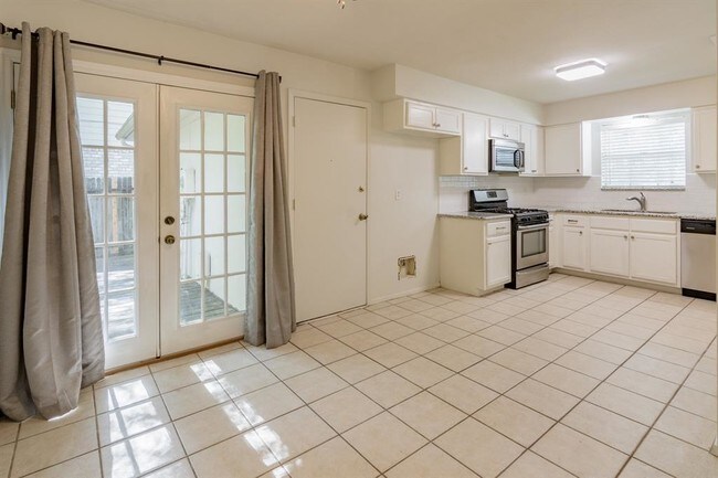 Building Photo - 80 S Wavy Oak Cir