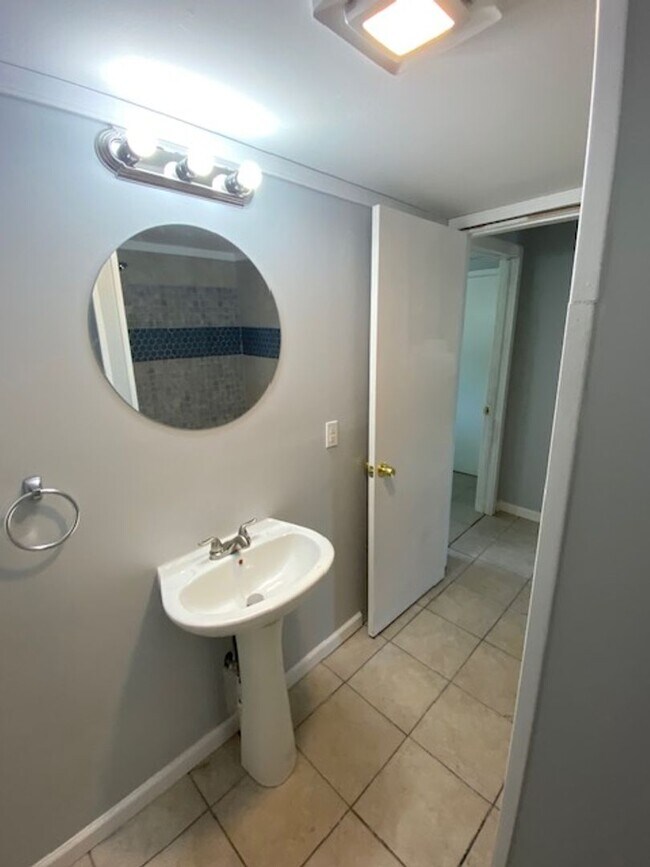 Building Photo - 33 Leland Ave