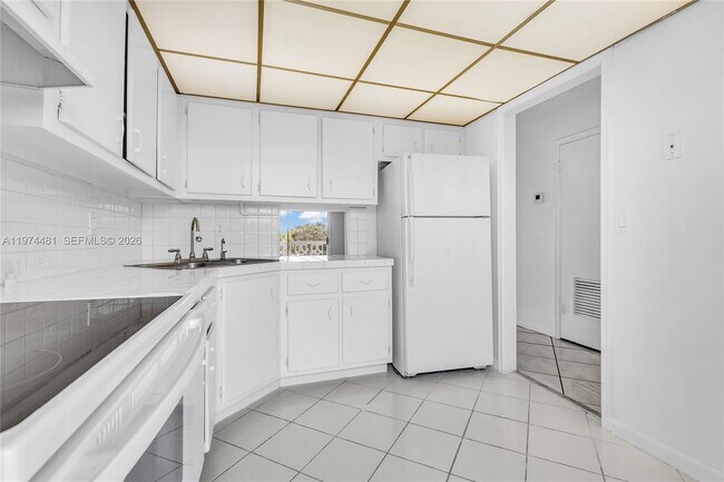 Building Photo - 4200 NW 3rd Ct