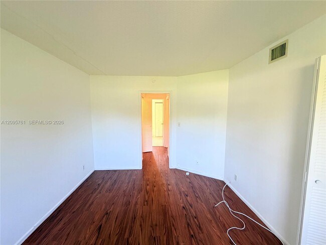 Building Photo - 107 Gardens Dr