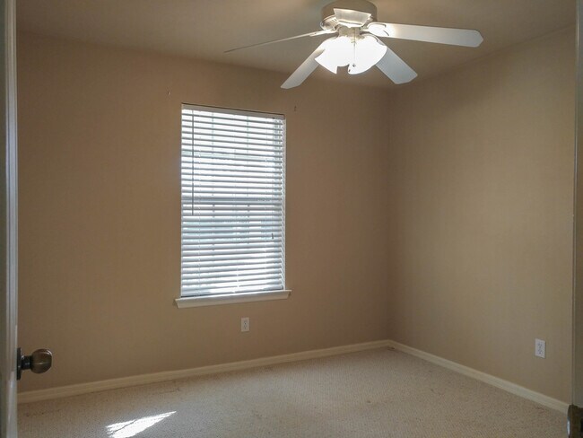 Building Photo - 3 Bed 2 Bath in Walnut Creek, Great NW Gainesville Location