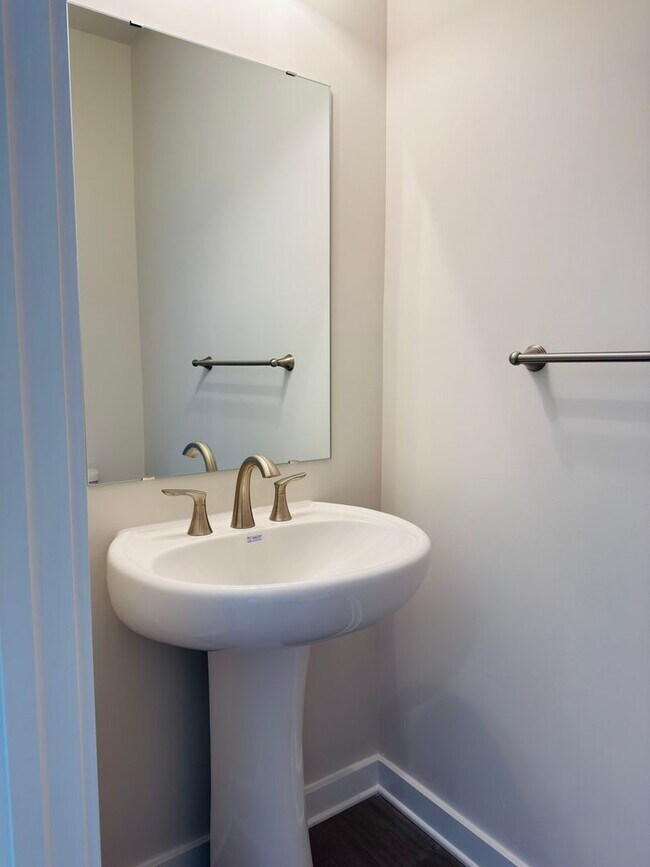 Building Photo - Brand New 4 Bed 3.5 Bath End Unit Townhome in Inwood