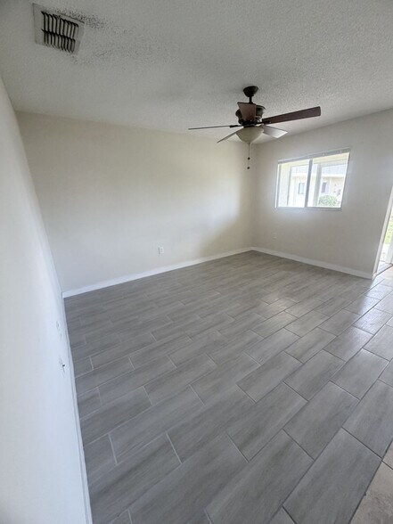 Building Photo - 5004 Chiquita Blvd S