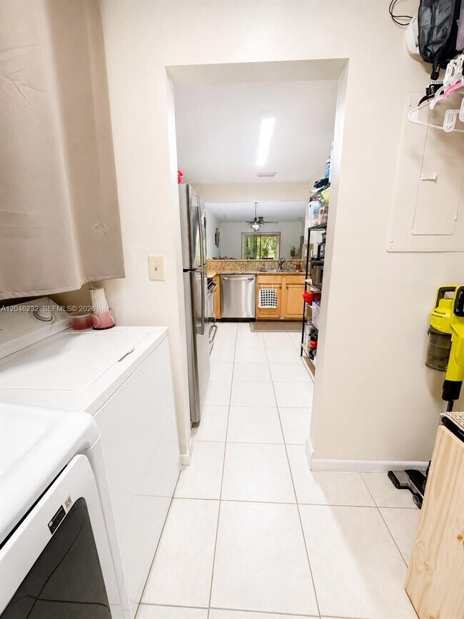 Building Photo - 7954 NW 41 Ct