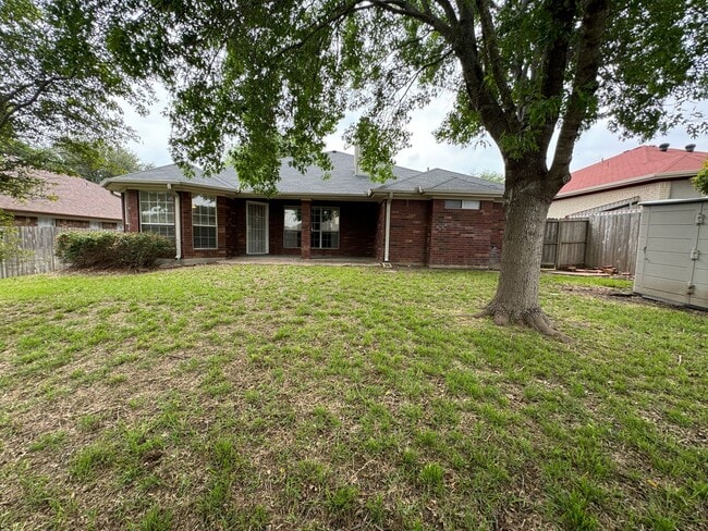 Building Photo - 4201 Lost Oak Dr