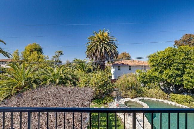 Building Photo - 1809 Palos Verdes Dr W