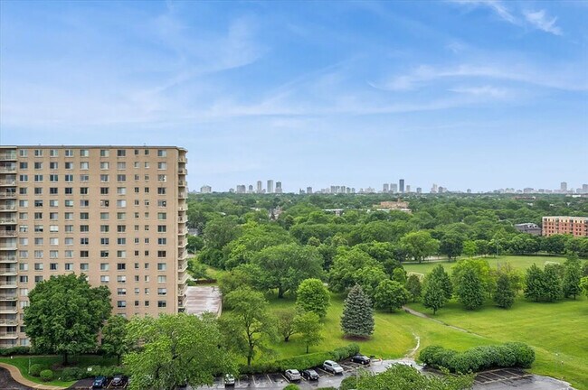 Building Photo - 7033 N Kedzie Ave