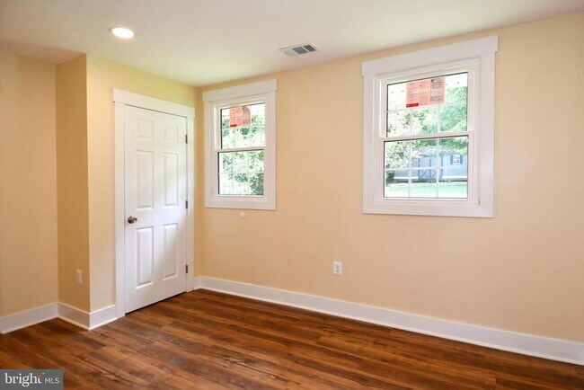 Building Photo - 5523 Halwis St