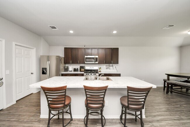 Building Photo - 8620 Havana Dr