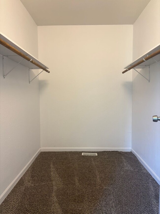 Building Photo - Available now 2 bedroom 1 bath with bonus ...