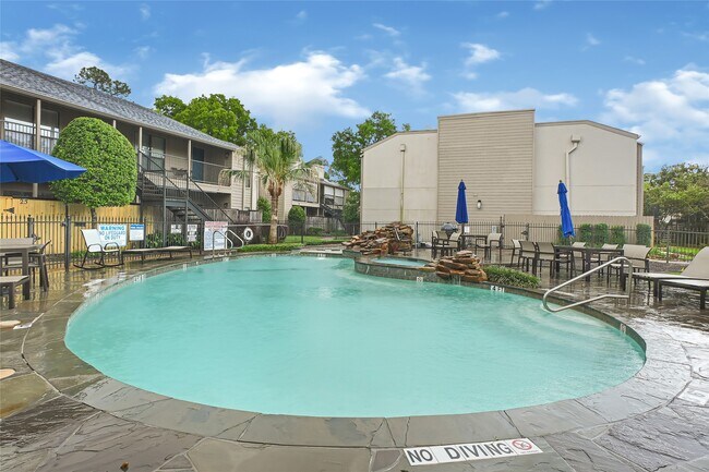 Building Photo - 1100 Augusta Dr