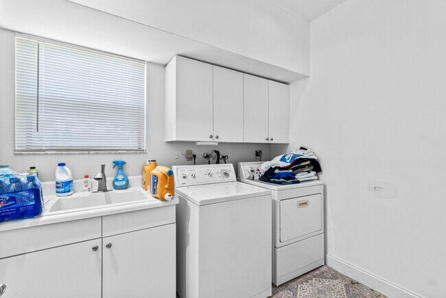 Building Photo - 2700 NW 49th St